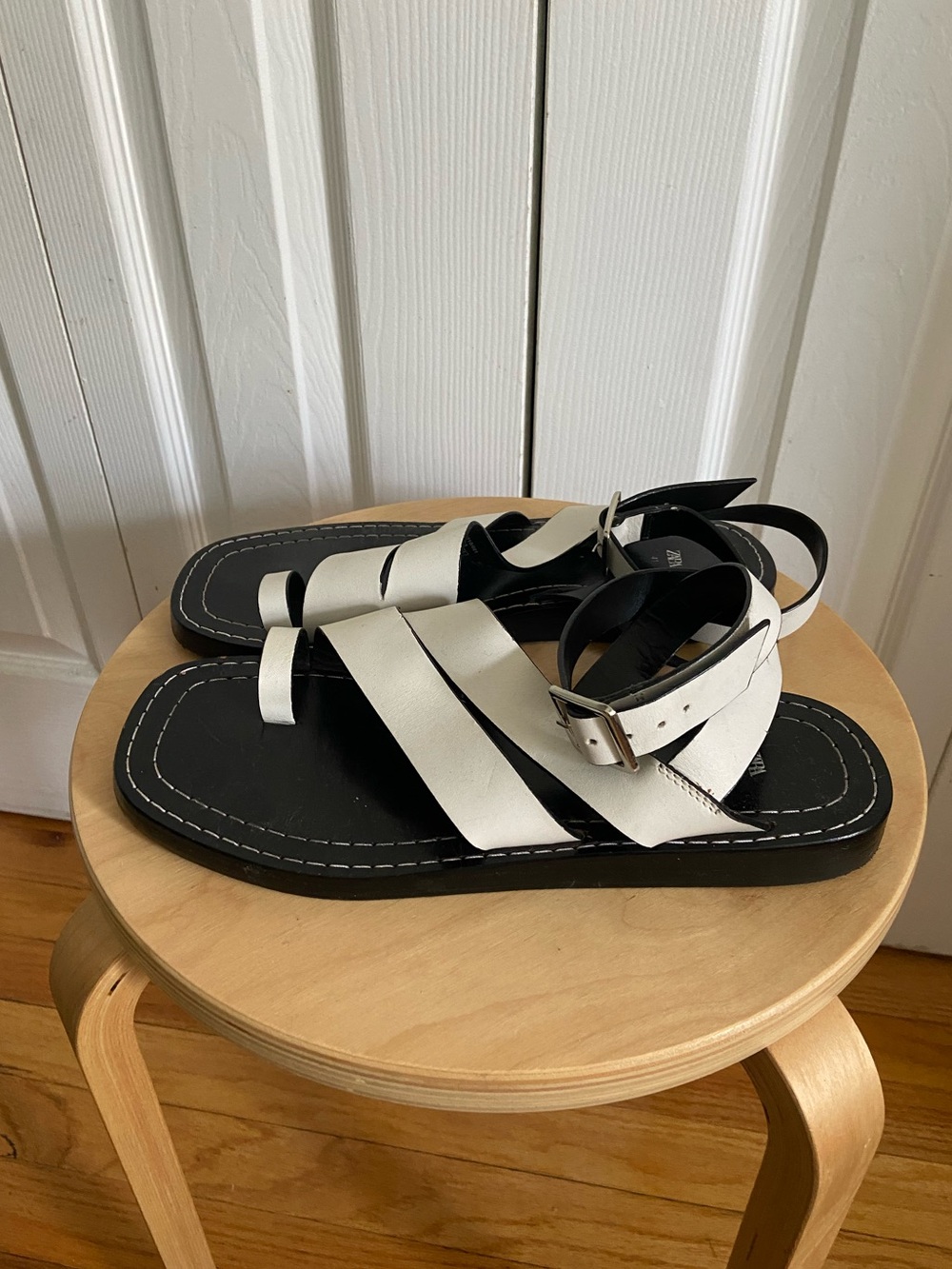 Zara White and Black Strappy Leather Sandals Size 10 - Picture 2 of 6